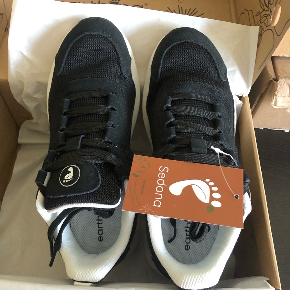 Earthing Sedona Black and White Grounding Sneakers NWT